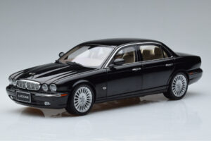 Jaguar XJ6 X350 Ebony Negro Almost Real 1:18