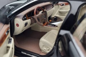 Jaguar XJ6 X350 Ebony Negro Almost Real 1:18 810501 Metal - imagen 7 de 11