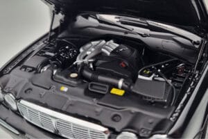 Jaguar XJ6 X350 Ebony Negro Almost Real 1:18 810501 Metal - imagen 9 de 11