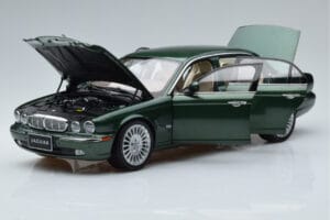 Jaguar XJ6 X350 Racing Verde Almost Real 1:18 810502 Metal - imagen 2 de 13