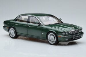 Jaguar XJ6 X350 Racing Verde Almost Real 1:18 810502 Metal - imagen 6 de 13