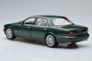Jaguar XJ6 X350 Racing Verde Almost Real 1:18 810502 Metal - imagen 7 de 13
