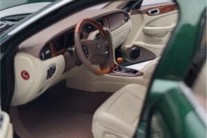 Jaguar XJ6 X350 Racing Verde Almost Real 1:18 810502 Metal - imagen 8 de 13