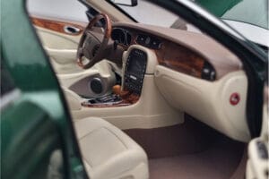 Jaguar XJ6 X350 Racing Verde Almost Real 1:18 810502 Metal - imagen 9 de 13