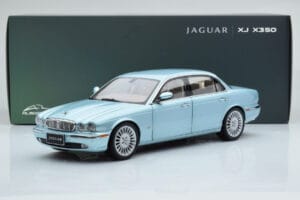 Jaguar XJ6 X350 Seafrost Azul Claro Almost Real 1:18 810503 Metal - imagen 11 de 11