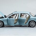 Jaguar XJ6 X350 Seafrost Azul Claro Almost Real 1:18 - image 5 of 11