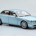 Jaguar XJ6 X350 Seafrost Azul Claro Almost Real 1:18 - image 7 of 11