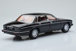 Jaguar XJ6 XJ40 Ebony Negro Almost Real 1:18 810543 Metal - imagen 3 de 11