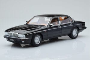 Jaguar XJ6 XJ40 Ebony Negro Almost Real 1:18 810543