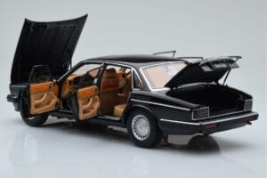Jaguar XJ6 XJ40 Ebony Negro Almost Real 1:18 810543 Metal - imagen 5 de 11
