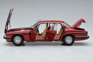 Jaguar XJ6 XJ40 Flamenco Rojo Almost Real 1:18 810541 Metal - imagen 4 de 11