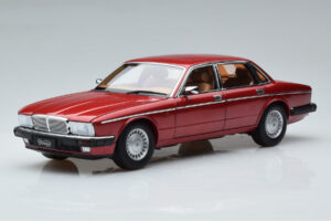 Jaguar XJ6 XJ40 Flamenco Rojo Almost Real 1:18
