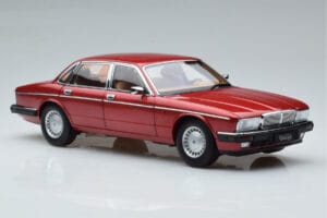 Jaguar XJ6 XJ40 Flamenco Rojo Almost Real 1:18 810541 Metal - imagen 6 de 11