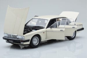 Jaguar XJ6 XJ40 Glacier Blanco Almost Real 1:18 810542 Metal - imagen 2 de 11