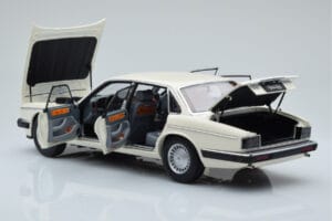 Jaguar XJ6 XJ40 Glacier Blanco Almost Real 1:18 810542 Metal - imagen 5 de 11