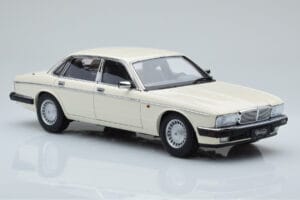 Jaguar XJ6 XJ40 Glacier Blanco Almost Real 1:18 810542 Metal - imagen 6 de 11