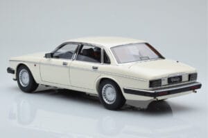 Jaguar XJ6 XJ40 Glacier Blanco Almost Real 1:18 810542 Metal - imagen 7 de 11