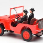 Jeep Willys Tintin 2 Figuras UT Models 1:18 - image 5 of 6