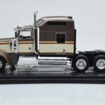 Kenworth W900 Marrón IXO 1:43 - image 2 of 4