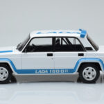 Lada 2105 VFTS Blanco IXO 1:18 - image 3 of 6