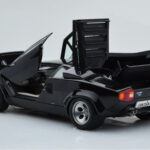 Lamborghini Countach LP5000S Negro AUTOart 1:18 - image 3 of 10