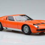 Lamborghini Miura SV Naranja AUTOart 1:18 - image 6 of 8