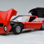 Lamborghini Miura SV Rojo AUTOart 1:18 - image 2 of 8