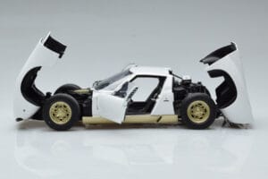 Lamborghini Miura SV Blanco AUTOart 1:18 74544 Metal - imagen 4 de 8