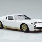 Lamborghini Miura SV Blanco AUTOart 1:18 - image 6 of 8