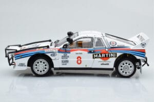 Lancia 037 Martini #8 A. Bettega / M. Perissinot Safari Rally 1985 Kyosho 1:18 08306J Metal - imagen 5 de 8