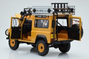 Land Rover Defender 90 Camel Trophy Borneo 1985 Almost Real 1:18 810213 Metal - imagen 5 de 8