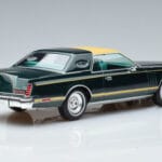 Lincoln Continental Mark V Verde Oscuro MCG 1:18 MCG18404 Metal - image 2 of 6