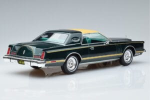 Lincoln Continental Mark V Verde Oscuro MCG 1:18 MCG18404 Metal - imagen 2 de 6