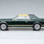 Lincoln Continental Mark V Verde Oscuro MCG 1:18 MCG18404 Metal - image 3 of 6