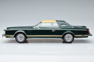 Lincoln Continental Mark V Verde Oscuro MCG 1:18 MCG18404 Metal - imagen 3 de 6