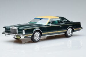 Lincoln Continental Mark V Verde Oscuro MCG 1:18 MCG18404 Metal
