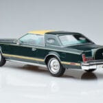 Lincoln Continental Mark V Verde Oscuro MCG 1:18 MCG18404 Metal - image 5 of 6