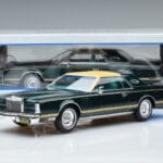 Lincoln Continental Mark V Verde Oscuro MCG 1:18 MCG18404 Metal - image 6 of 6