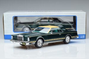 Lincoln Continental Mark V Verde Oscuro MCG 1:18 MCG18404 Metal - imagen 6 de 6