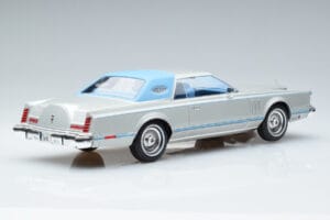 Lincoln Continental Mark V Plateado MCG 1:18 MCG18403 Metal - imagen 2 de 6
