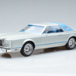 Lincoln Continental Mark V Plateado MCG 1:18