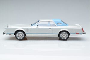 Lincoln Continental Mark V Plateado MCG 1:18 MCG18403 Metal - imagen 3 de 6