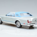 Lincoln Continental Mark V Plateado MCG 1:18 - image 5 of 6