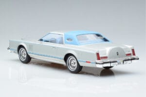 Lincoln Continental Mark V Plateado MCG 1:18 MCG18403 Metal - imagen 5 de 6