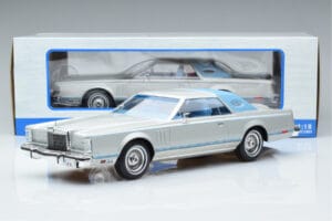 Lincoln Continental Mark V Plateado MCG 1:18 MCG18403 Metal - imagen 6 de 6