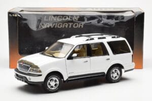 Lincoln Navigator Blanco AUTOart 1:18 72761 Metal - imagen 8 de 8