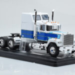Mack Superliner Magnum Blanco Azul IXO 1:43 - image 4 of 6