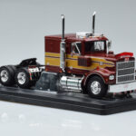 Marmon CHDT Rojo Oro IXO 1:43 - image 4 of 6