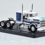 Marmon CHDT Blanco Azul IXO 1:43 - image 3 of 4
