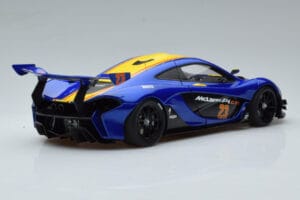 McLaren P1 GTR Azul Con Franjas Amarillas AUTOart 1:18 81542 Compuesto - imagen 3 de 7